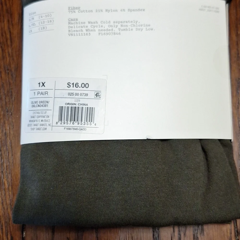 NEW!!  A NEW DAY CAPRI LEGGINGS. - Picture 2 of 5